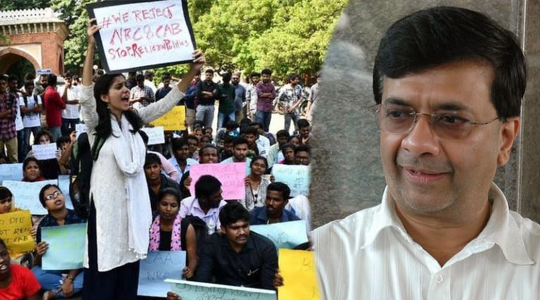 மாணவர்கள் பெண்களை சைட் அடிக்க போராட்டத்திற்கு வராங்க – ஒய்.ஜி சர்ச்சைக் கருத்து!