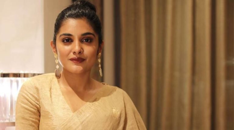 தர்பார் ‘தந்தை-மகளாக வாழ்ந்து இருக்கிறோம்’ – ரஜினிகாந்த் பற்றி நிவேதா தாமஸ்
