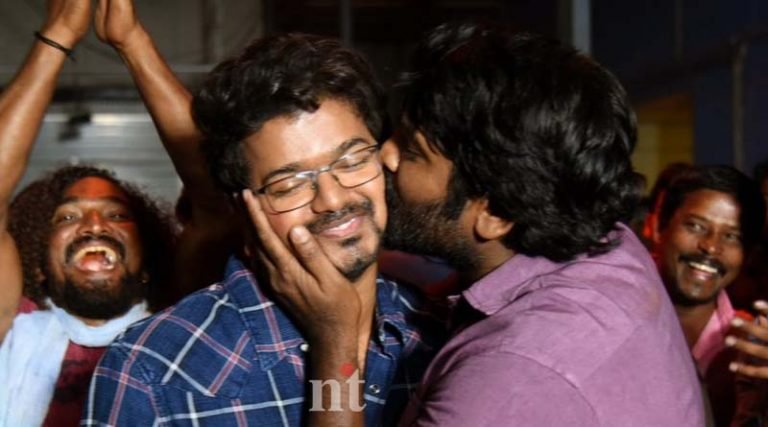 விஜய்க்கு விஜய் சேதுபதி கொடுத்த முத்தம் – மாஸ்டர் அப்டேட்!