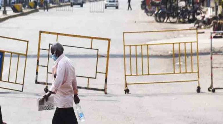 1 ஆண்டு சிறை வீட்டைவிட்டு வெளியே வந்தால் – முதல்வர்