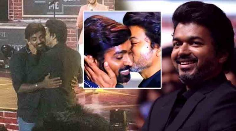 விஜய் சேதுபதி பேருல மட்டும் இடம் கொடுக்கல; மனசுலயும் குடுத்துட்டு இருக்காரு – விஜய் பேச்சு