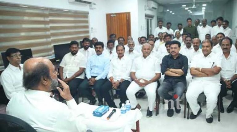 கட்சி துவங்குவது குறித்து ஒரு விஷயத்தில் ஏமாற்றம் – சஸ்பென்ஸ் வைத்த ரஜினி