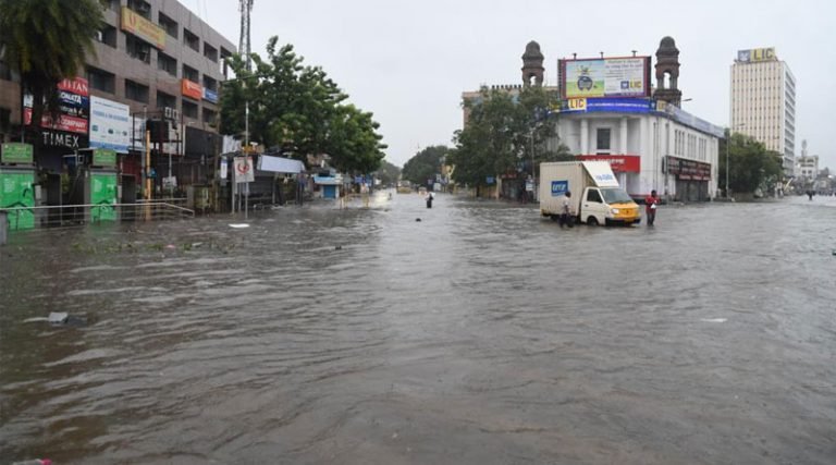 வெள்ளக்காடான சென்னை; கன மழை எச்சரிக்கை!