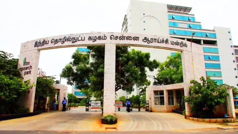 IIT-ல் அதிரடி! Oracle உட்பட 22 நிறுவனங்களுக்கு 2 ஆண்டு தடை