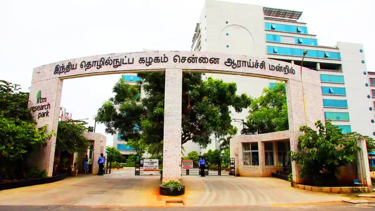 IIT-ல் அதிரடி! Oracle உட்பட 22 நிறுவனங்களுக்கு 2 ஆண்டு தடை