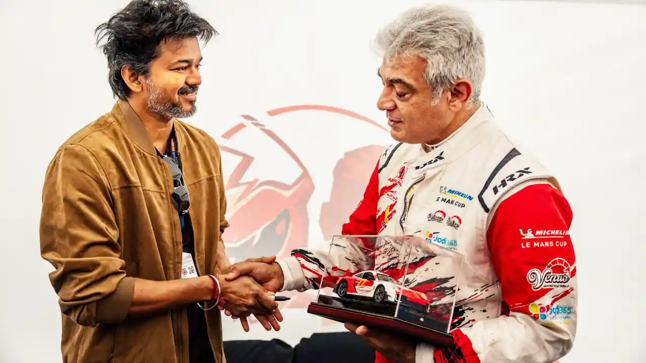 சகோதரர் அஜித்துக்கு கார் மினியேச்சர் பரிசு.. விஜய்யின் அன்பு!