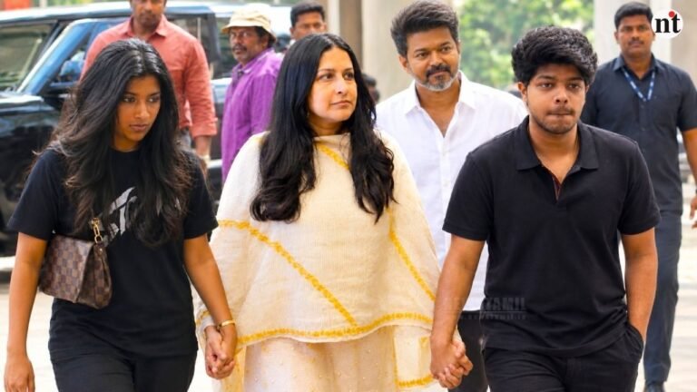 Sangeetha Vijay Viral Video Sigma FDFS | Jason Sanjay | CM Thalapathy Vijay Wife Sangeetha